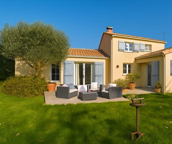 Maison familiale lumineuse avec suite parentale et grand terrain 1102 m2 Pornic