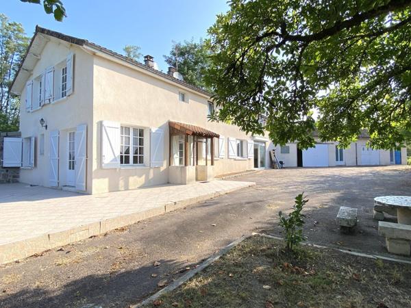 MAISON DE VILLAGE AVEC PISCINE ! Bussiere badil