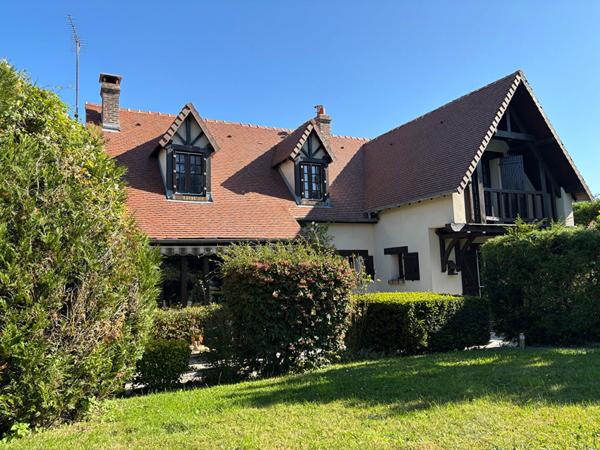 Maison 7 pièces 162.7 m2 - 4 chambres - sous sol total - cuisine américaine .