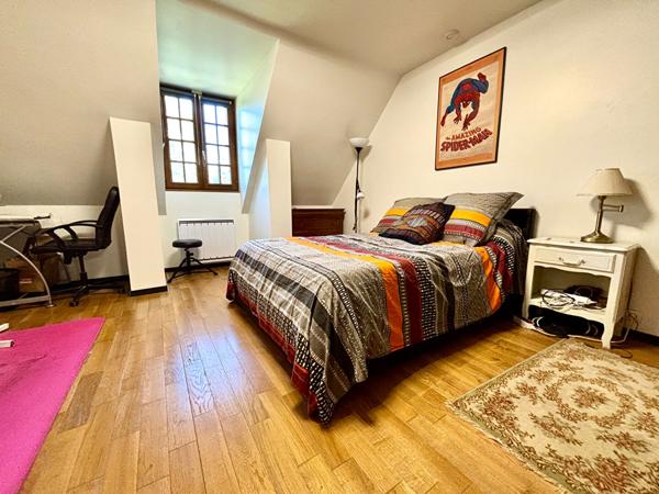 Maison 7 pièces 162.7 m2 - 4 chambres - sous sol total - cuisine américaine .