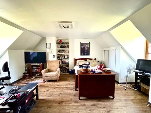 Maison 7 pièces 162.7 m2 - 4 chambres - sous sol total - cuisine américaine .