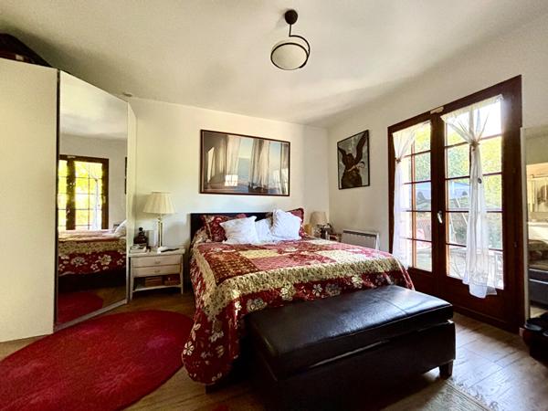 Maison 7 pièces 162.7 m2 - 4 chambres - sous sol total - cuisine américaine .