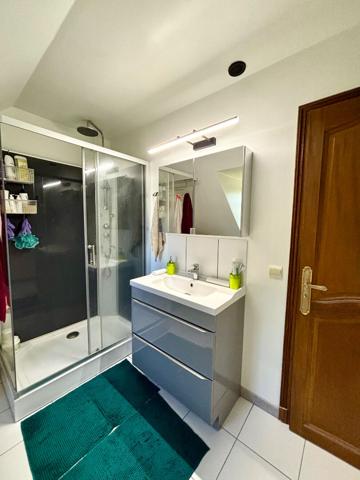 Maison 7 pièces 162.7 m2 - 4 chambres - sous sol total - cuisine américaine .