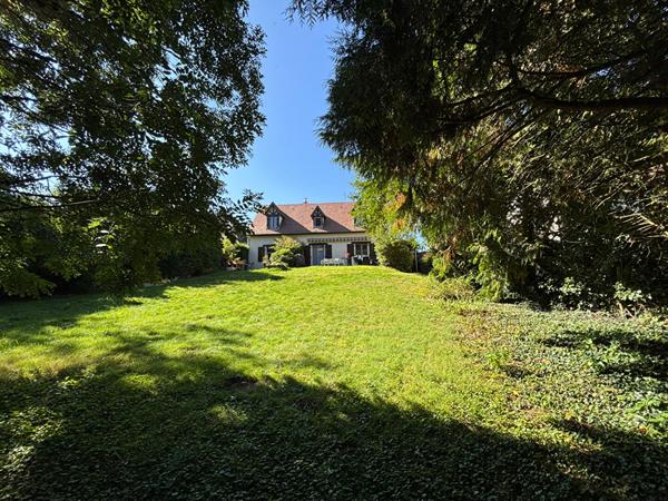 Maison 7 pièces 162.7 m2 - 4 chambres - sous sol total - cuisine américaine .