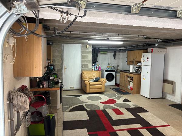 Maison 7 pièces 162.7 m2 - 4 chambres - sous sol total - cuisine américaine .