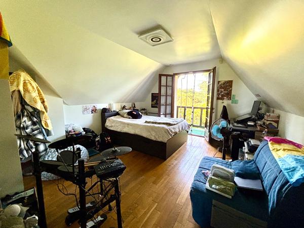 Maison 7 pièces 162.7 m2 - 4 chambres - sous sol total - cuisine américaine .