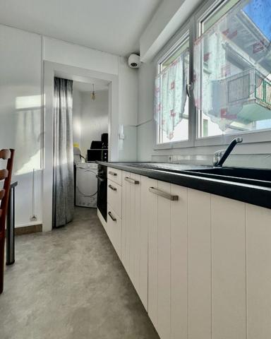 Epinal centre, 2 pièces avec balcon, stationnement et cellier.