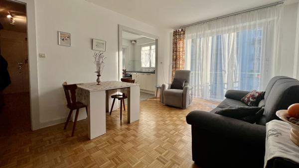 Epinal centre, 2 pièces avec balcon, stationnement et cellier.