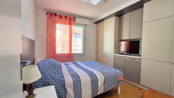 Epinal centre, 2 pièces avec balcon, stationnement et cellier.