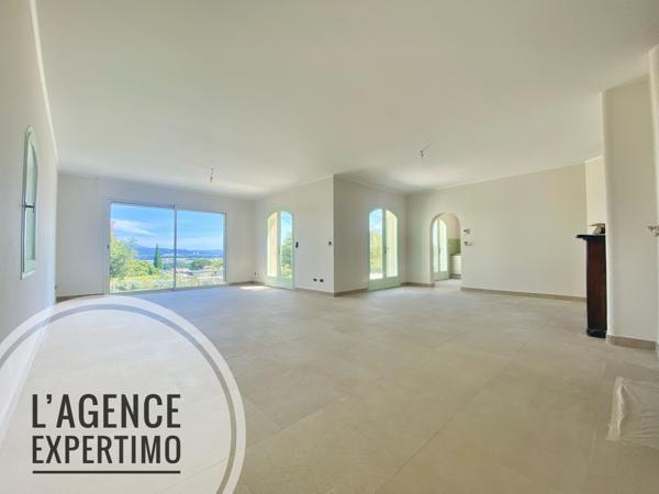 Bourg-Saint-Andéol (07700) Superbe maison de 180 m2 avec piscine et très belle vue