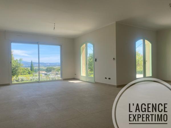 Bourg-Saint-Andéol (07700) Superbe maison de 180 m2 avec piscine et très belle vue