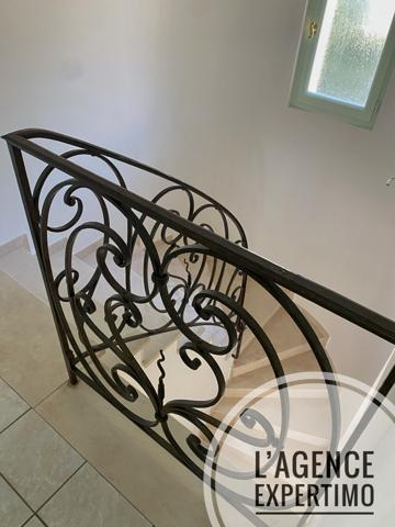 Bourg-Saint-Andéol (07700) Superbe maison de 180 m2 avec piscine et très belle vue