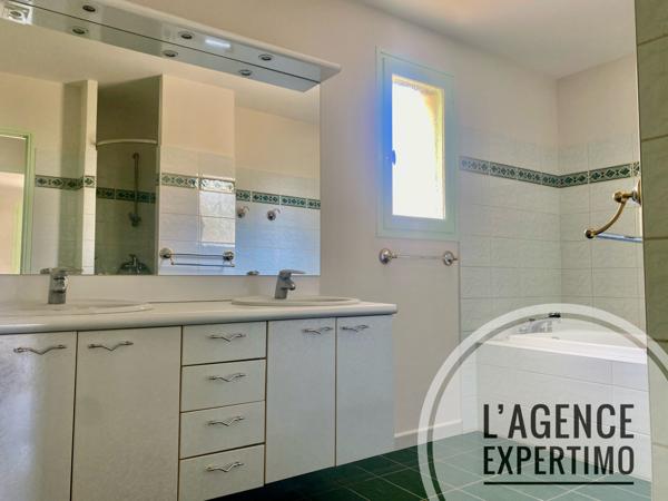 Bourg-Saint-Andéol (07700) Superbe maison de 180 m2 avec piscine et très belle vue