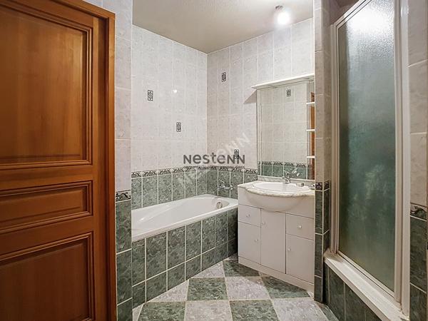 A VENDRE - Arlequin -Grenoble -Appartement de type T5 sans vis à vis avec d'importantes possibilité d'aménagement..