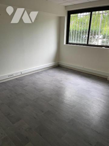 BUREAUX EN ZONE FRANCHE