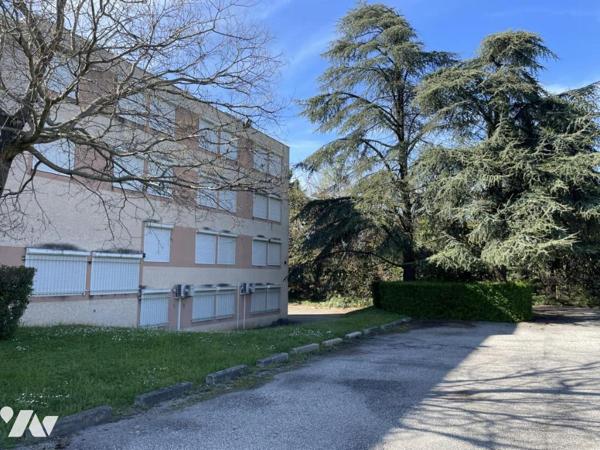 BUREAUX EN ZONE FRANCHE