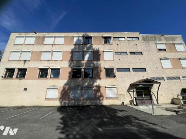 BUREAUX EN ZONE FRANCHE