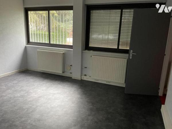 BUREAUX EN ZONE FRANCHE