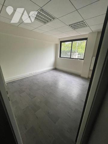 BUREAUX EN ZONE FRANCHE