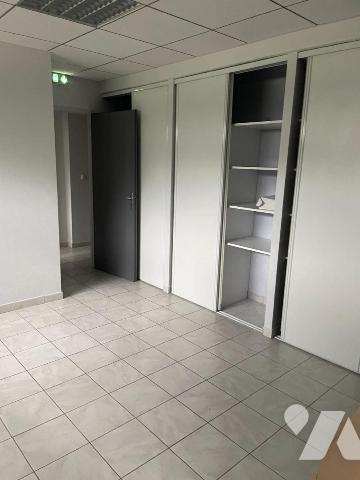 BUREAUX EN ZONE FRANCHE