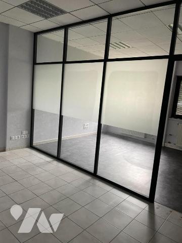 BUREAUX EN ZONE FRANCHE