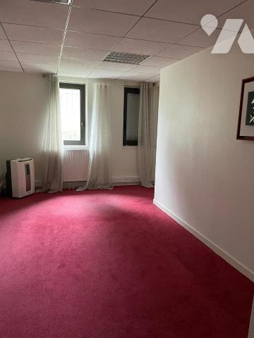 BUREAUX EN ZONE FRANCHE