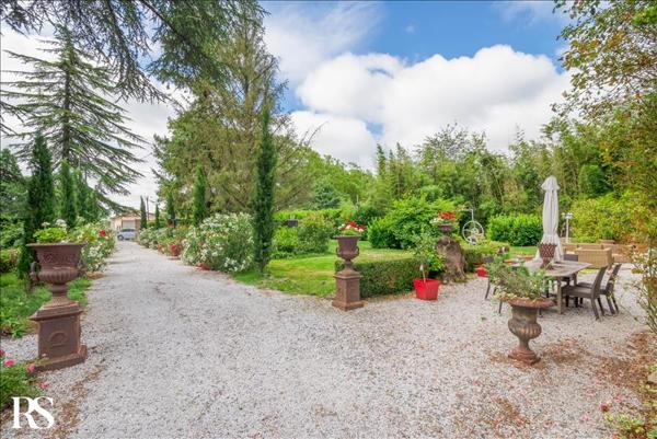 Maison 645 000 € Lisle-sur-Tarn 11 p 291 m² DPE D