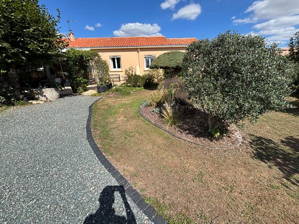 Maison de plain-pied à Fontenay Le Comte 6 pièce(s) 149 m2