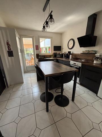 Maison de plain-pied à Fontenay Le Comte 6 pièce(s) 149 m2