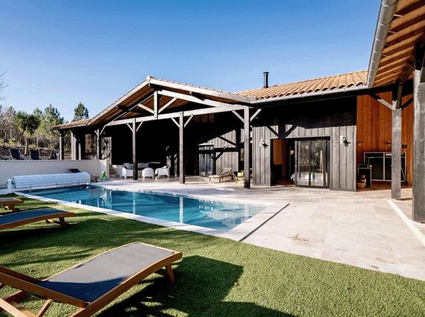 Ravissante villa bois, Golf de Biscarrosse, 5 chambres, piscine chauffée, sur terrain de 1112 m2