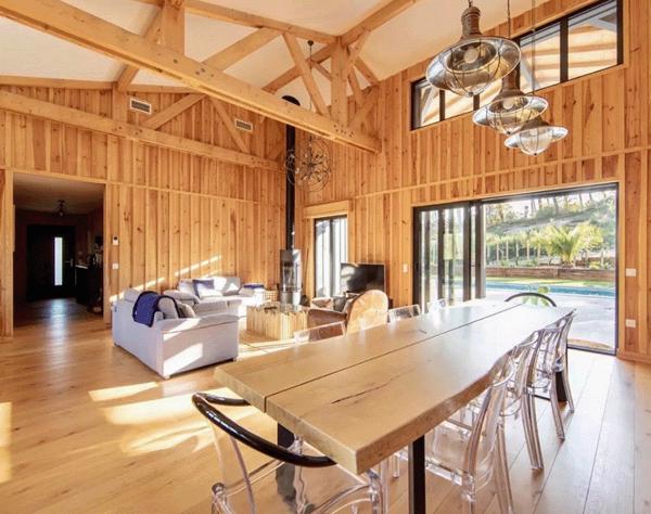 Ravissante villa bois, Golf de Biscarrosse, 5 chambres, piscine chauffée, sur terrain de 1112 m2