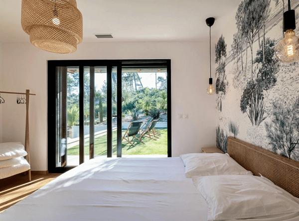 Ravissante villa bois, Golf de Biscarrosse, 5 chambres, piscine chauffée, sur terrain de 1112 m2