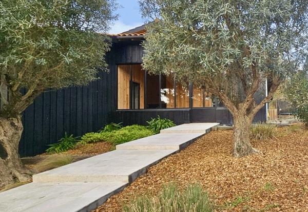 Ravissante villa bois, Golf de Biscarrosse, 5 chambres, piscine chauffée, sur terrain de 1112 m2