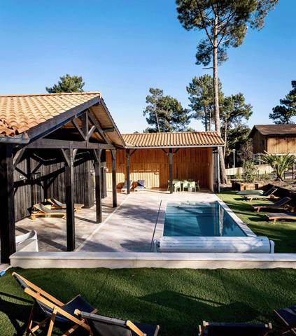 Ravissante villa bois, Golf de Biscarrosse, 5 chambres, piscine chauffée, sur terrain de 1112 m2