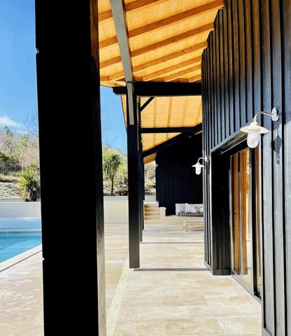 Ravissante villa bois, Golf de Biscarrosse, 5 chambres, piscine chauffée, sur terrain de 1112 m2