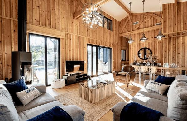 Ravissante villa bois, Golf de Biscarrosse, 5 chambres, piscine chauffée, sur terrain de 1112 m2