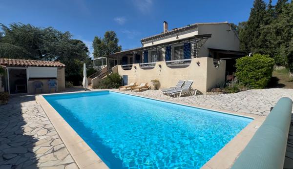 Maison indépendante à vendre à Ventenac-Cabardès avec piscine, garage 60 m² et véranda