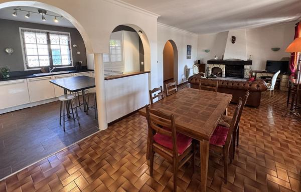 Maison indépendante à vendre à Ventenac-Cabardès avec piscine, garage 60 m² et véranda