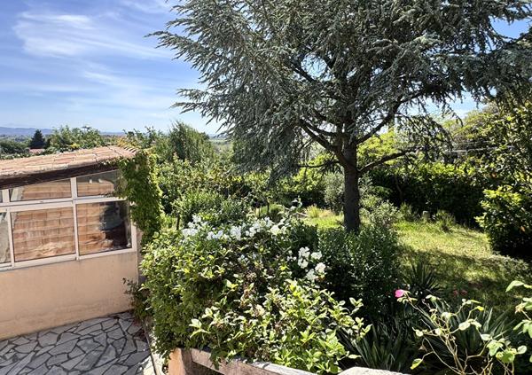 Maison indépendante à vendre à Ventenac-Cabardès avec piscine, garage 60 m² et véranda