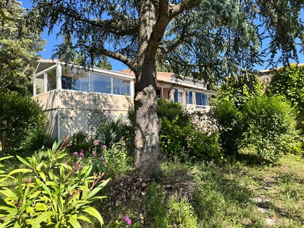 Maison indépendante à vendre à Ventenac-Cabardès avec piscine, garage 60 m² et véranda