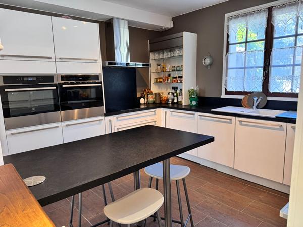 Maison indépendante à vendre à Ventenac-Cabardès avec piscine, garage 60 m² et véranda