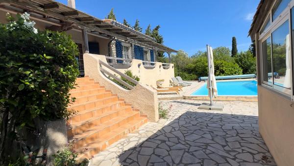 Maison indépendante à vendre à Ventenac-Cabardès avec piscine, garage 60 m² et véranda
