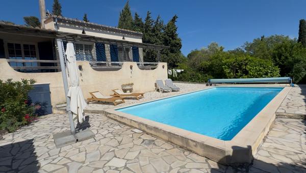Maison indépendante à vendre à Ventenac-Cabardès avec piscine, garage 60 m² et véranda