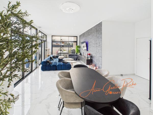 Maison contemporaine de plain-pied, 210 m², activité professionnelle possible,piscine