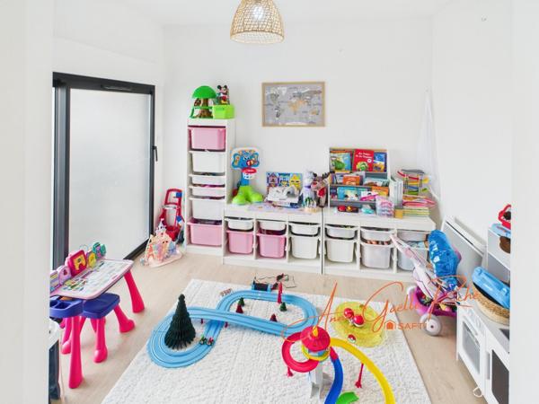 Maison contemporaine de plain-pied, 210 m², activité professionnelle possible,piscine