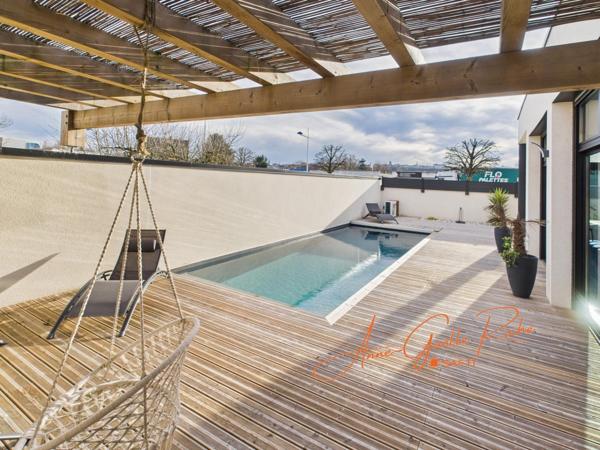Maison contemporaine de plain-pied, 210 m², activité professionnelle possible,piscine
