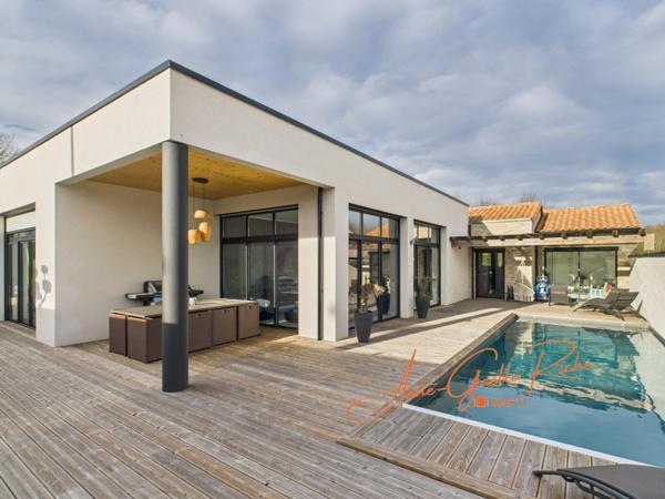 Maison contemporaine de plain-pied, 210 m², activité professionnelle possible,piscine