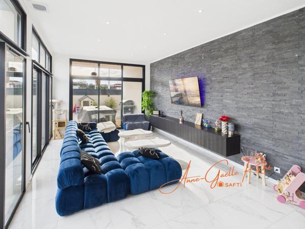 Maison contemporaine de plain-pied, 210 m², activité professionnelle possible,piscine