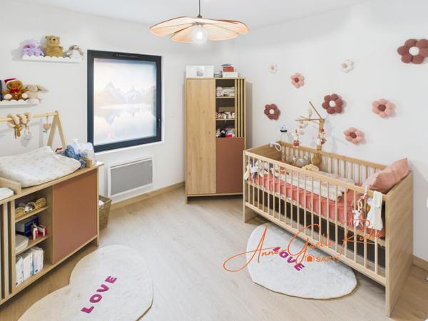 Maison contemporaine de plain-pied, 210 m², activité professionnelle possible,piscine