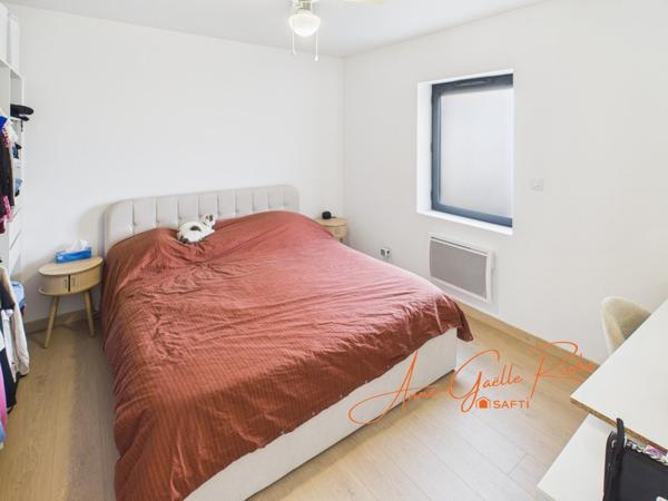 Maison contemporaine de plain-pied, 210 m², activité professionnelle possible,piscine